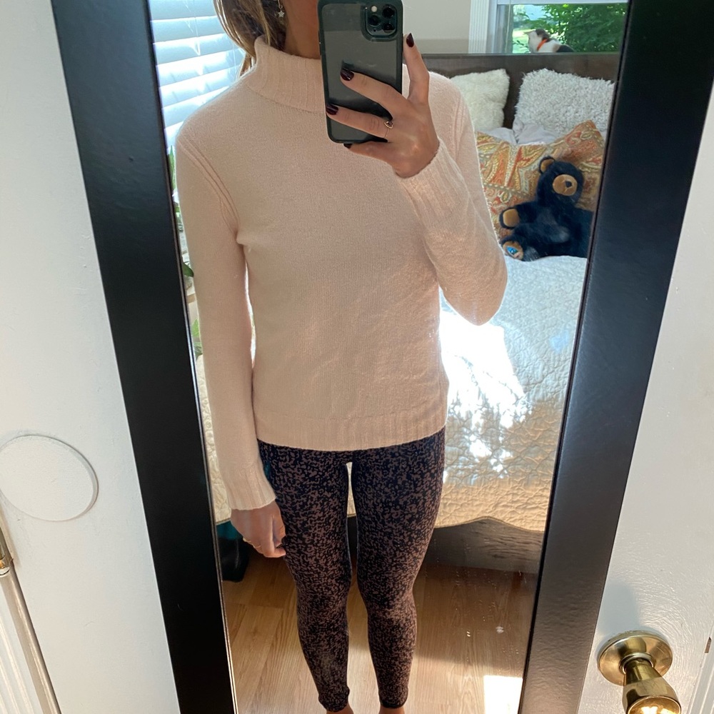 Baby pink turtle neck (point sur)